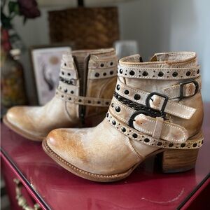 Sandra Freebird by Steven Bootie